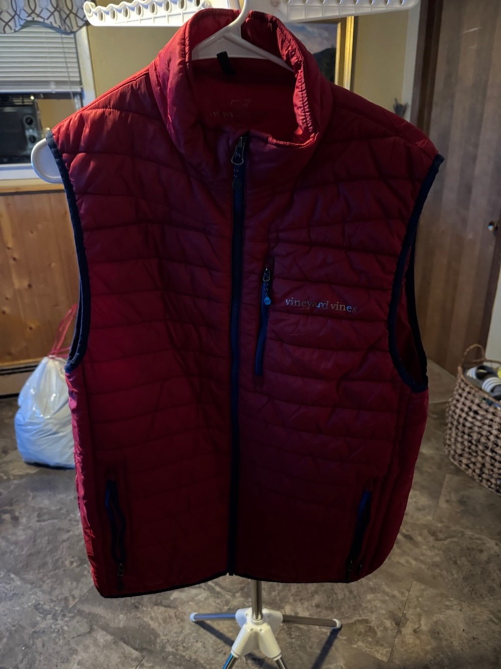 Vineyard Vines Men’s Quilted Vest in Red with Navy Trim